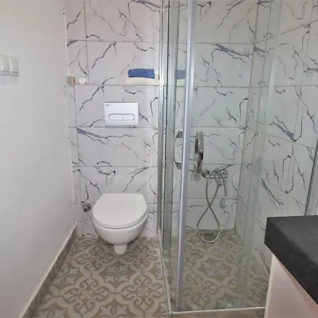 Feine Mitten Im Zentrum Kusadasi